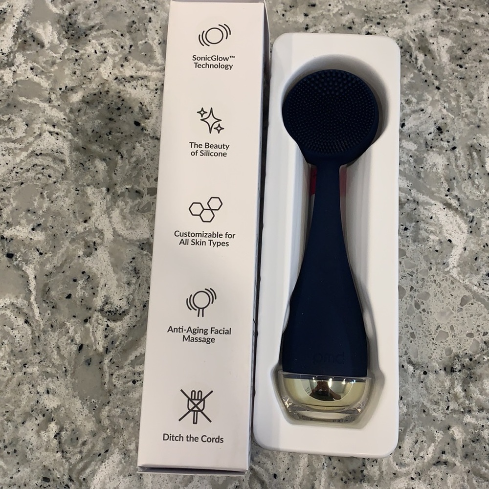 PMD Smart Facial Cleansing Device - Picture 3 of 5